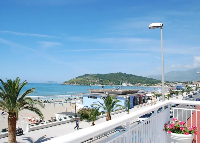 Hotell Eleonora Scauri (Lazio)