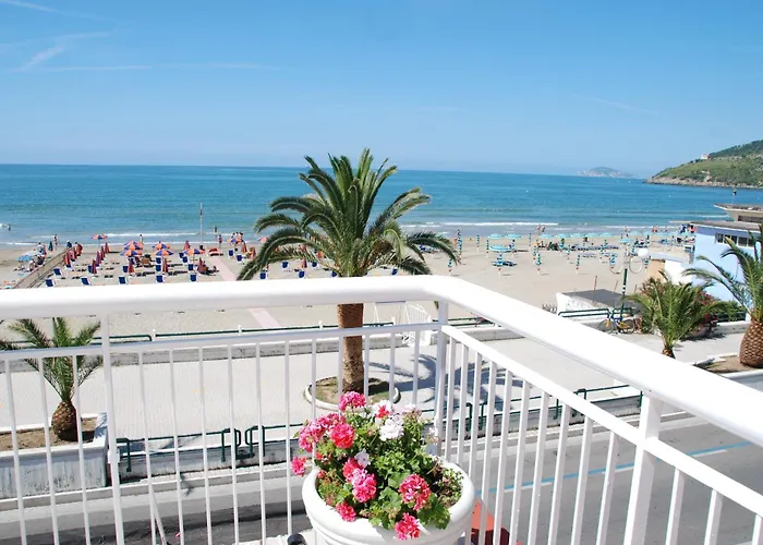 Eleonora 3* Scauri (Lazio)