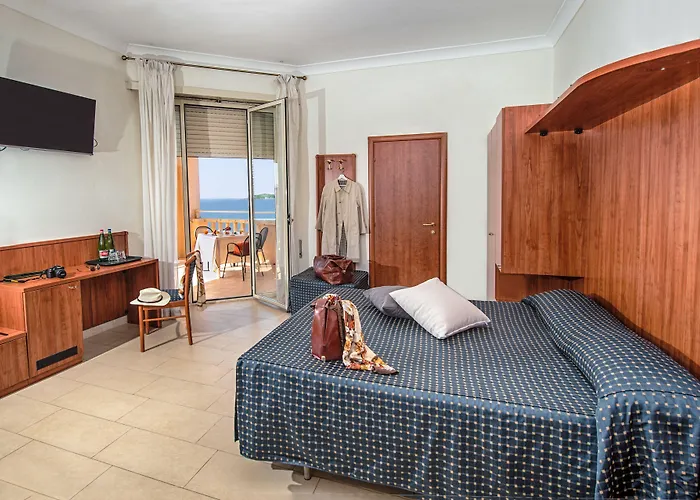 Hotell Eleonora Scauri (Lazio)