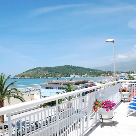 إليونورا سكوري