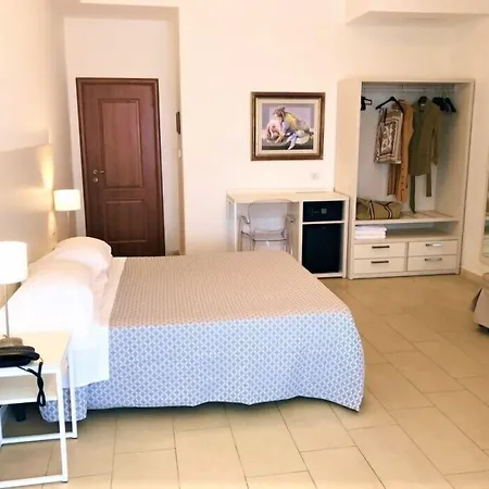 Eleonora Hotel 3*