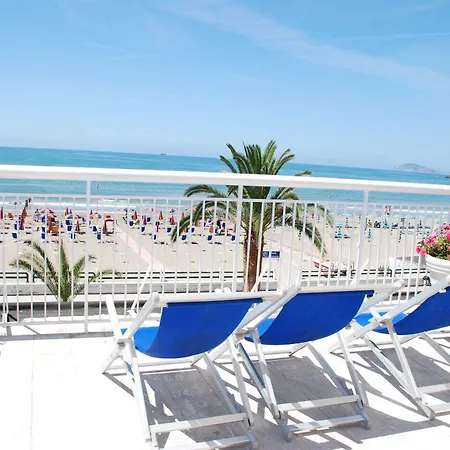 艾兰诺别墅酒店 3* 斯考里