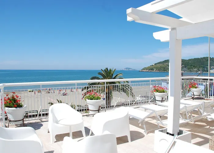 إليونورا فندق سكوري